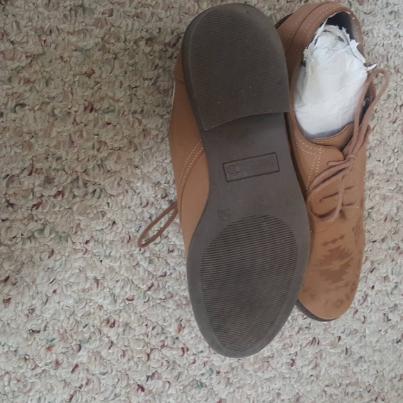 Brown shoes - Picture 4 of 6